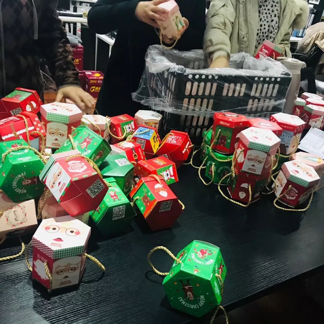 圣诞快乐！请查收这份来自TTK®涂泰克的节日祝福：