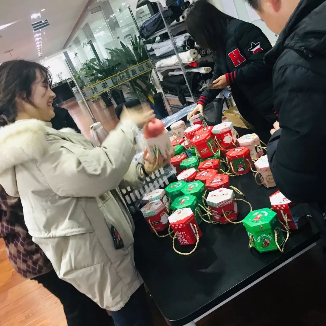 圣诞快乐！请查收这份来自TTK®涂泰克的节日祝福：